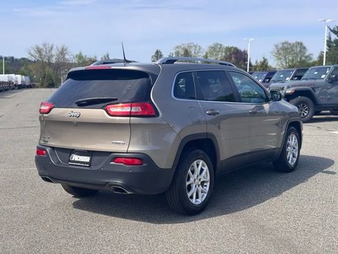 Used 2016 Jeep Cherokee Latitude AWD/4WD image 8