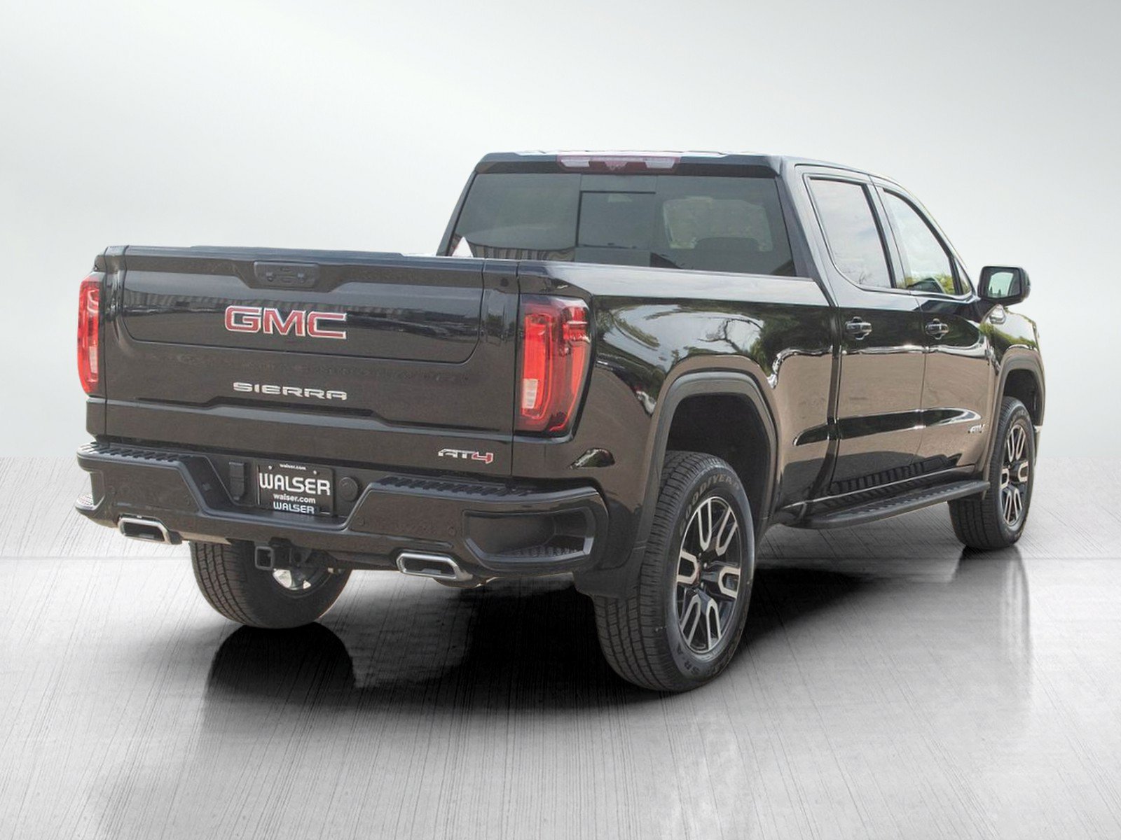 Used 2024 GMC Sierra 1500 AT4 w/ Technology Package AWD/4WD image 5