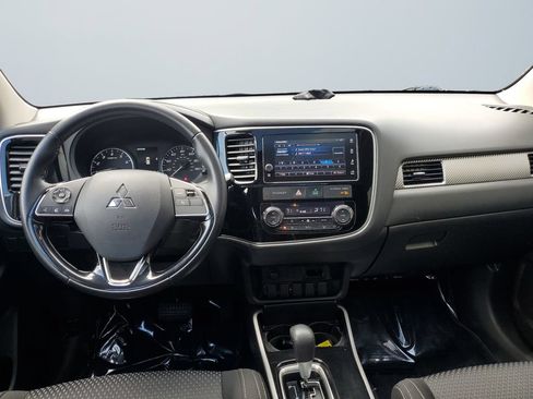 Used 2017 Mitsubishi Outlander SE AWD/4WD image 10