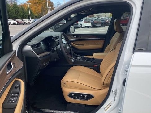 New 2025 Jeep Grand Cherokee Summit image 16