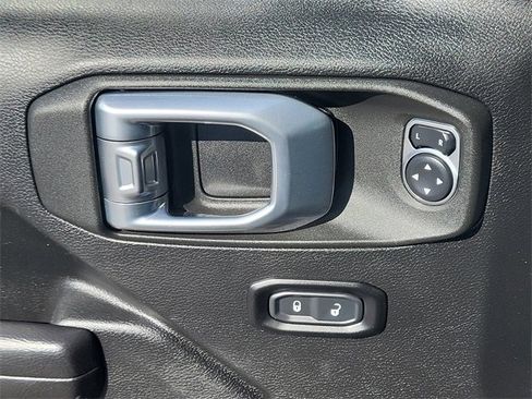 Used 2021 Jeep Gladiator Sport image 17