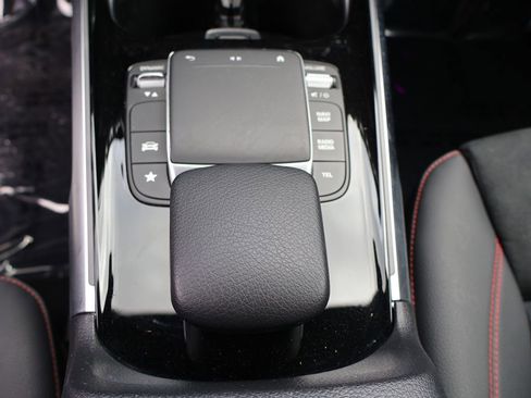 Used 2023 Mercedes-Benz GLB 250 image 49