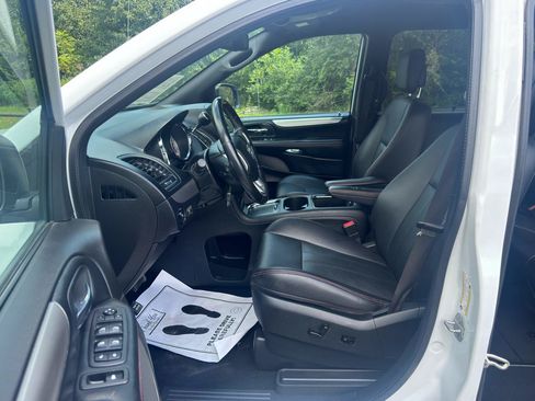 Used 2019 Dodge Grand Caravan GT FWD image 12