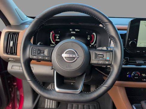 Used 2023 Nissan Pathfinder Platinum FWD image 29