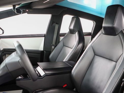 Used 2024 Tesla Cybertruck AWD Crew Cab image 21