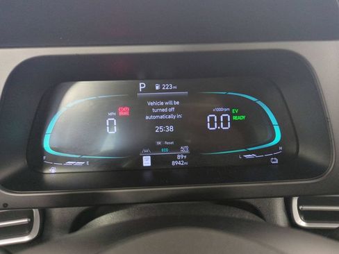 Used 2025 Hyundai Elantra Hybrid FWD image 32