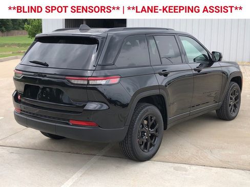 New 2025 Jeep Grand Cherokee Altitude image 8