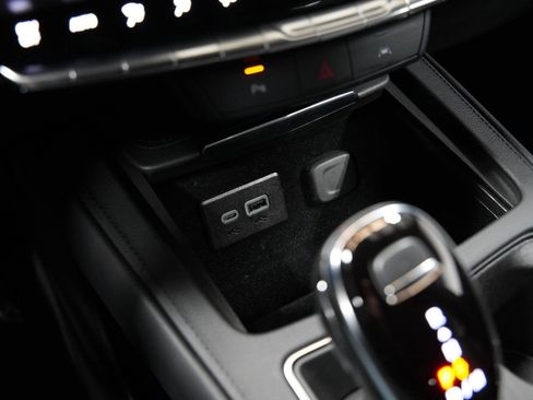 Used 2025 Cadillac XT4 Premium Luxury image 40