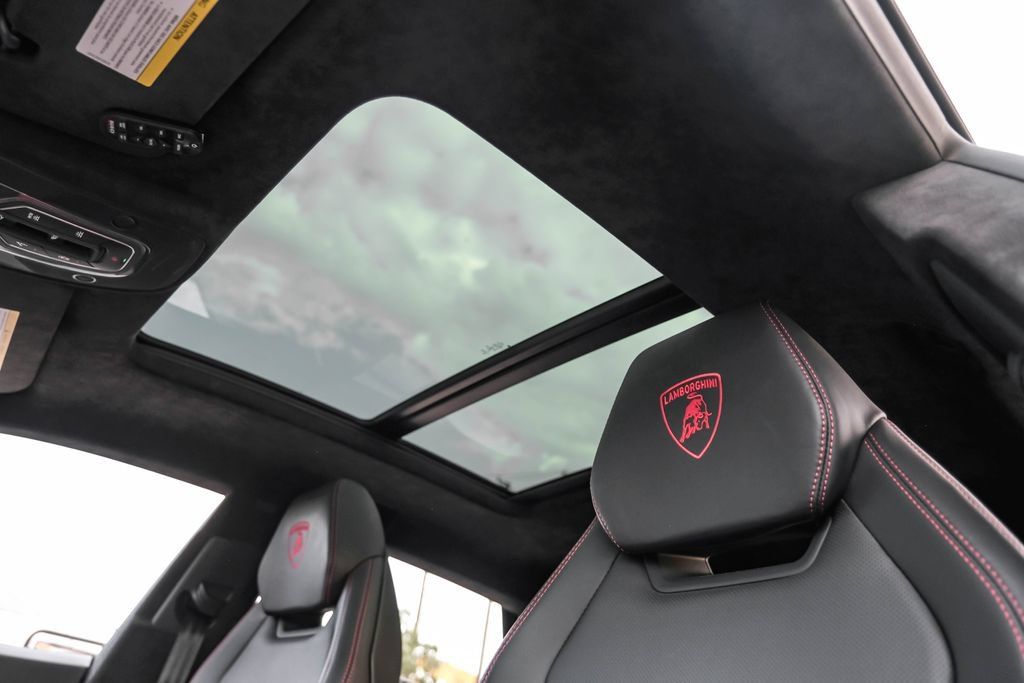 Used 2022 Lamborghini Urus AWD/4WD image 24