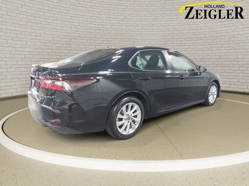 Used 2023 Toyota Camry LE image 5