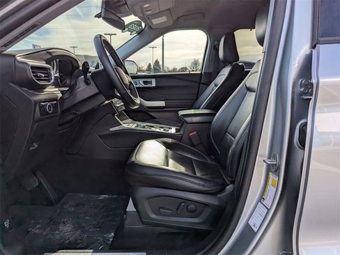 Used 2023 Ford Explorer Limited image 12