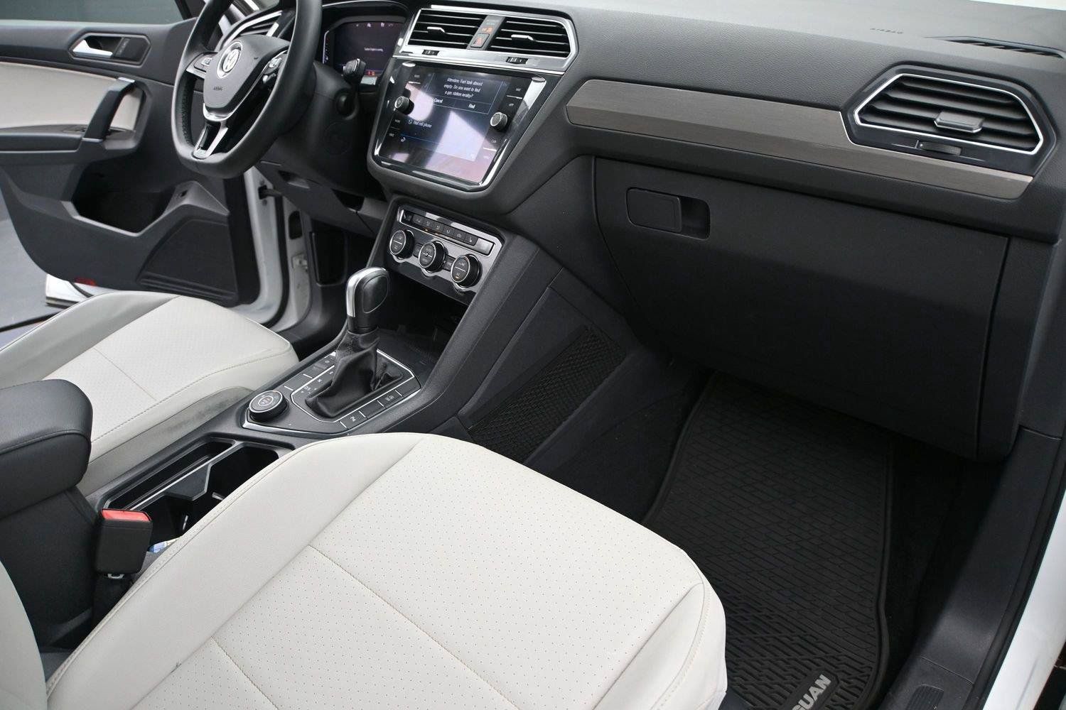 Used 2020 Volkswagen Tiguan SEL w/ 3rd Row Seat Package AWD/4WD image 16