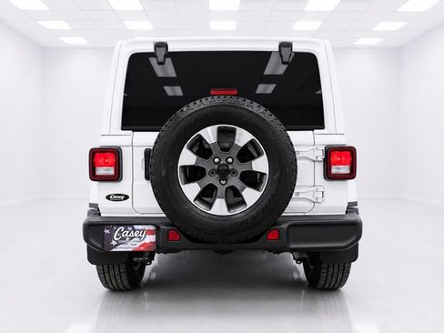 Used 2021 Jeep Wrangler Unlimited Sahara w/ Uconnect 4C Nav & Sound Group AWD/4WD image 12