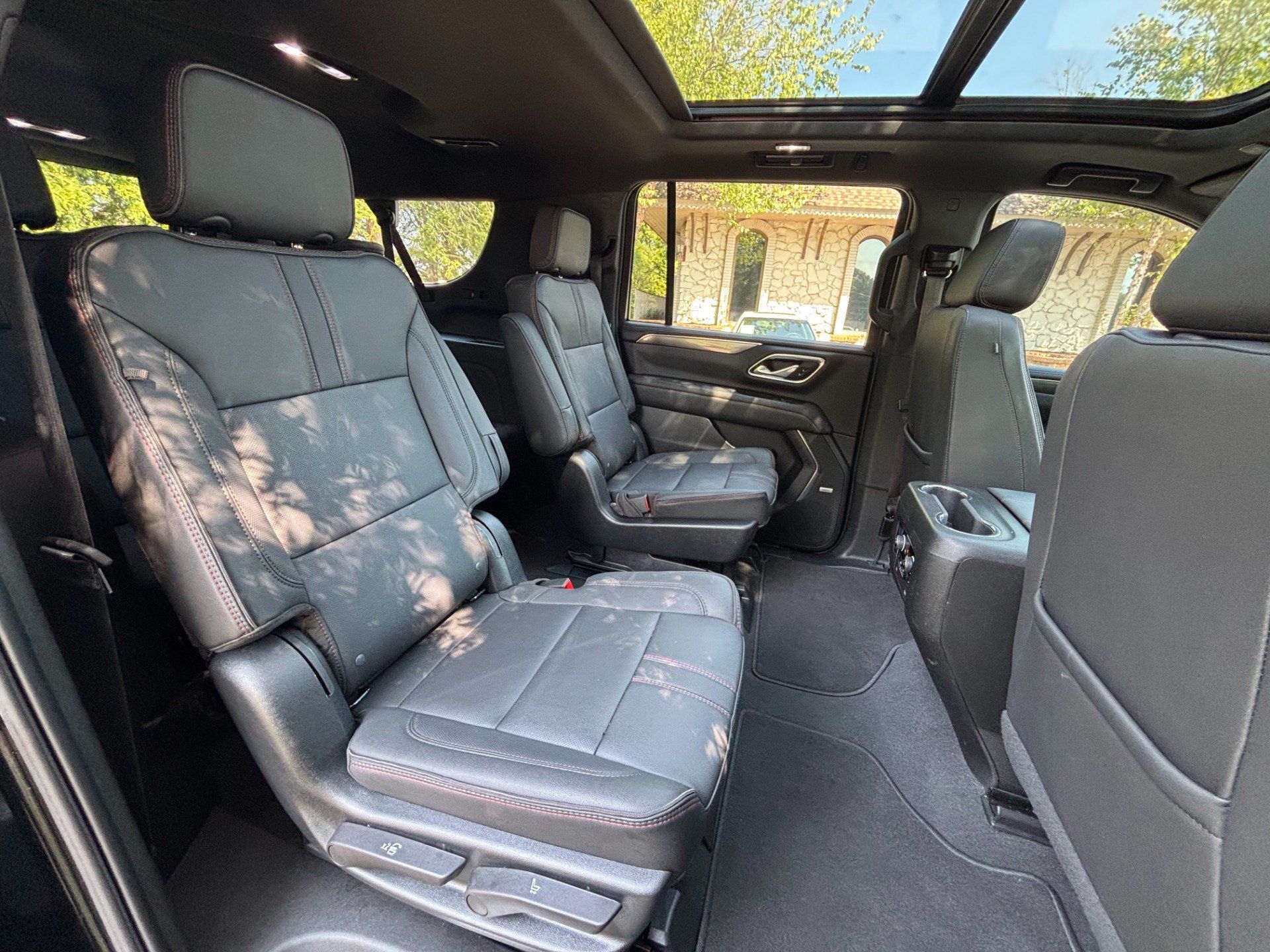 Used 2023 Chevrolet Suburban RST w/ Sport Performance Package AWD/4WD image 28
