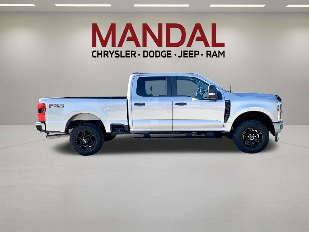 Used 2024 Ford F250 4x4 Crew Cab Super Duty image 5