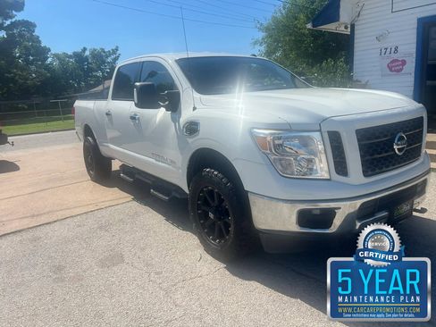 Used 2019 Nissan Titan SV AWD/4WD image 1