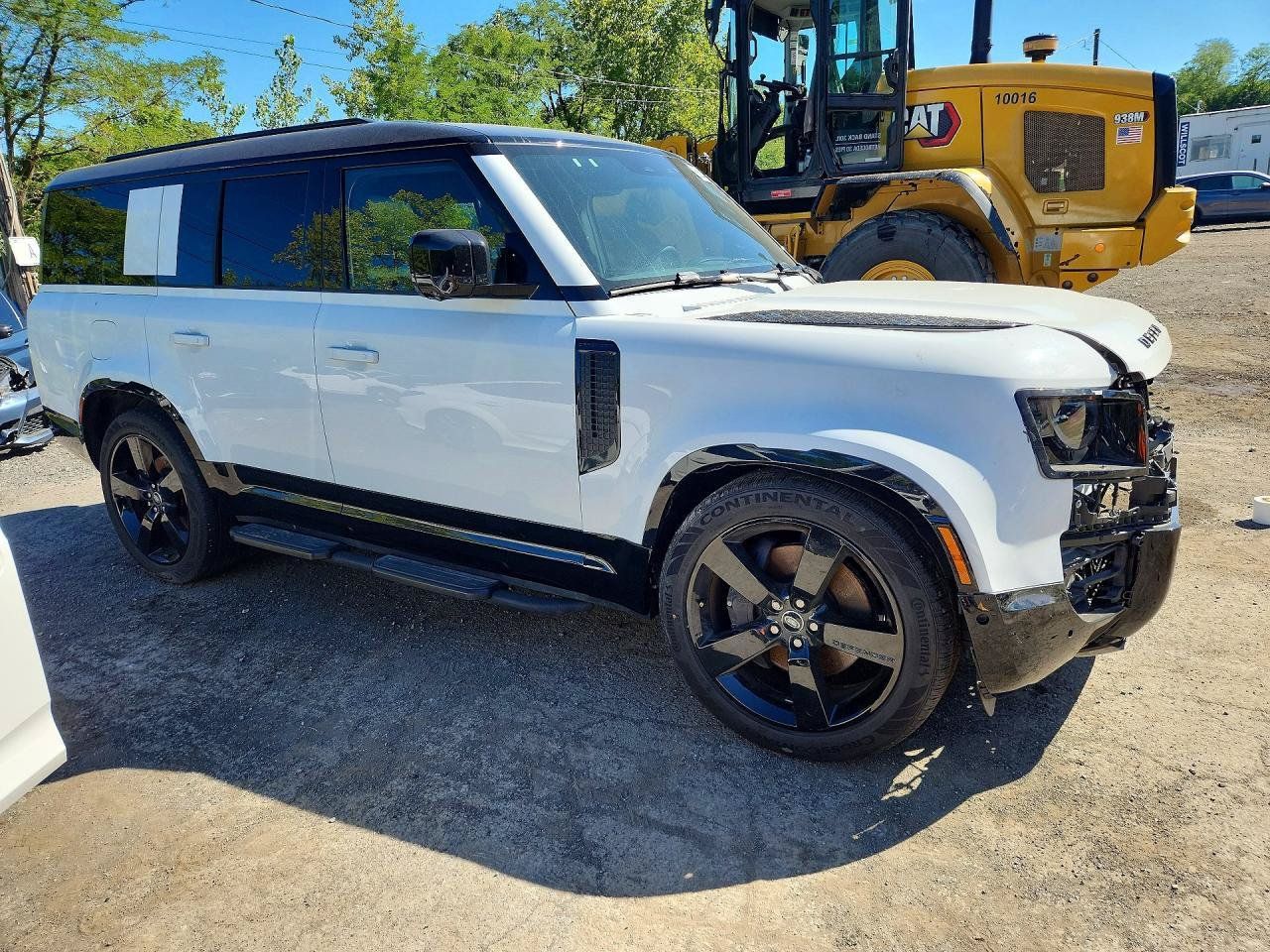 Used 2025 Land Rover Defender 130 X-Dynamic SE AWD/4WD image 1