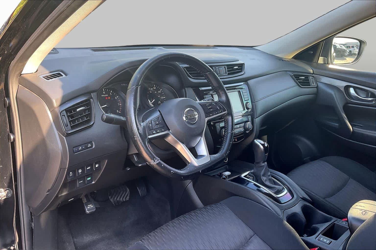 Used 2020 Nissan Rogue SV FWD image 17