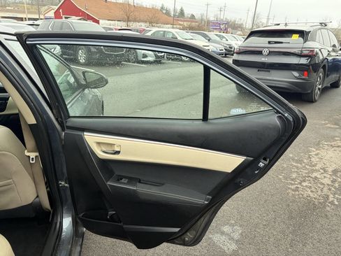 Used 2015 Toyota Corolla LE image 17