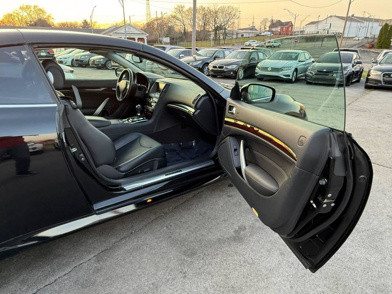 Used 2012 INFINITI G37 Convertible w/ Premium Pkg RWD image 24