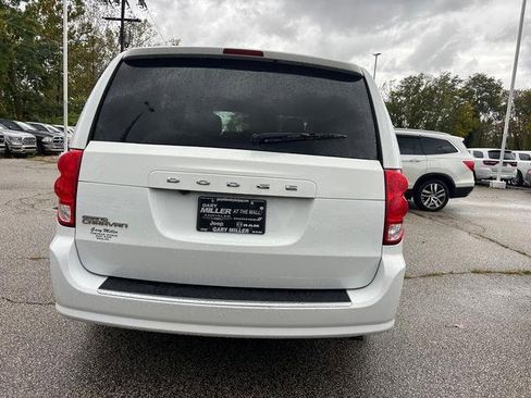 Used 2019 Dodge Grand Caravan SE w/ UConnect Hands-Free Group image 4