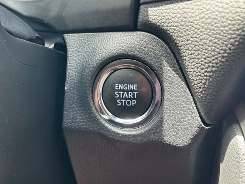 Used 2022 Toyota RAV4 XLE AWD/4WD image 25