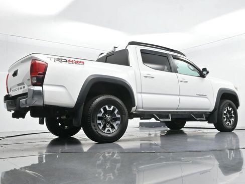 Used 2018 Toyota Tacoma TRD Off-Road AWD/4WD image 48