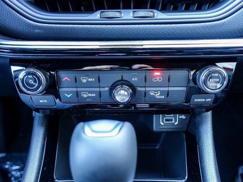 New 2026 Jeep Compass Latitude image 12