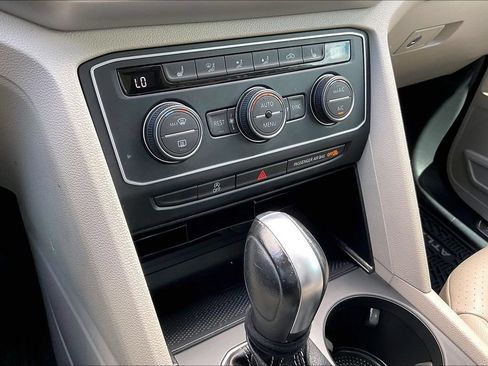 Used 2021 Volkswagen Atlas SE w/ Panoramic Sunroof Package FWD image 25