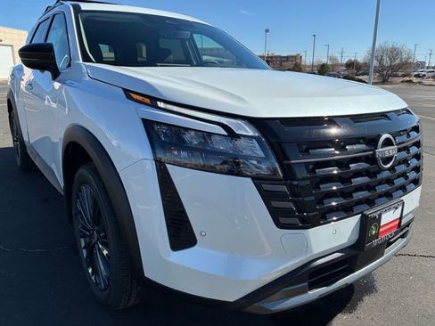 New 2026 Nissan Pathfinder SL image 8