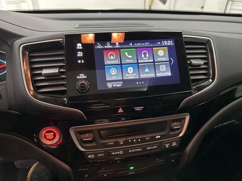 Used 2019 Honda Pilot Touring image 10