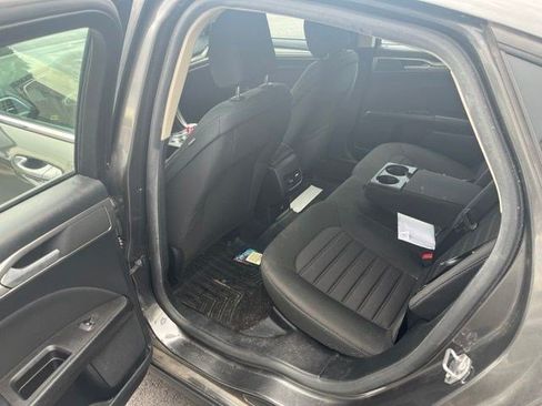 Used 2020 Ford Fusion SE FWD image 12