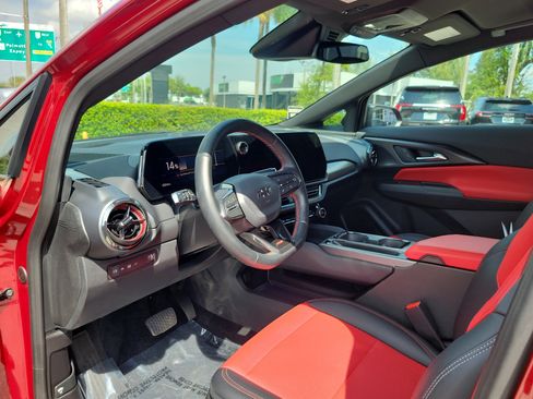 Used 2025 Chevrolet Equinox EV RS FWD image 9