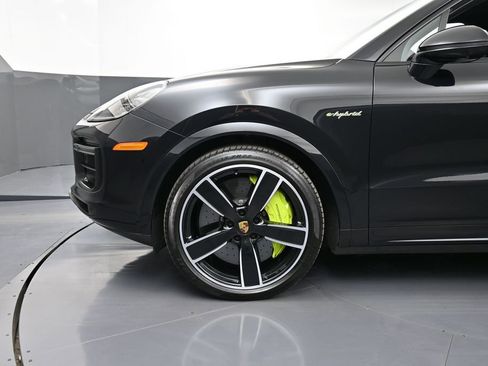 Certified 2022 Porsche Cayenne Turbo S AWD/4WD image 12