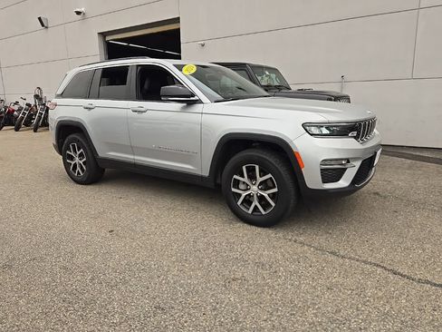 Certified 2024 Jeep Grand Cherokee Limited AWD/4WD image 5