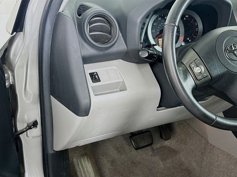 Used 2011 Toyota RAV4 Limited w/ Limited Extra Value Pkg AWD/4WD image 16