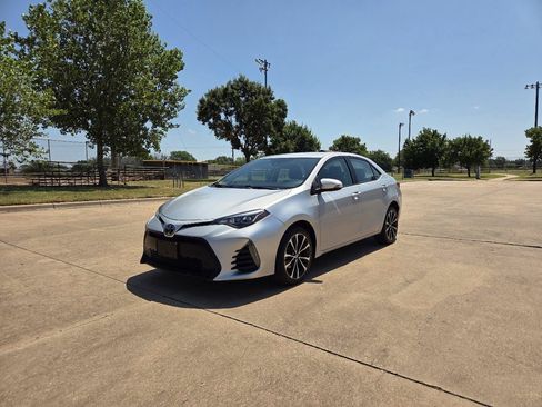 Used 2019 Toyota Corolla SE FWD image 3