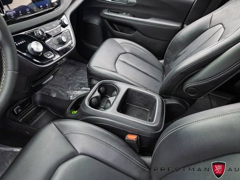 Used 2025 Chrysler Pacifica Select FWD image 33