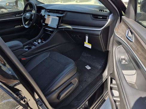 New 2026 Jeep Grand Cherokee L 2WD image 9