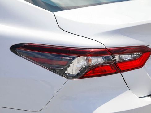 Certified 2022 Toyota Camry LE AWD/4WD image 10