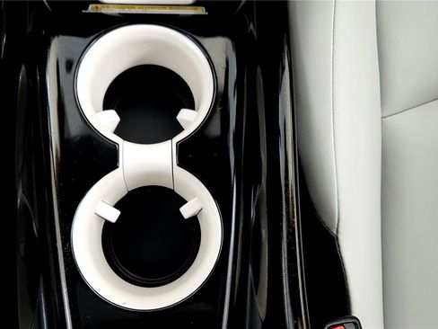 Used 2016 Toyota Prius Four image 35