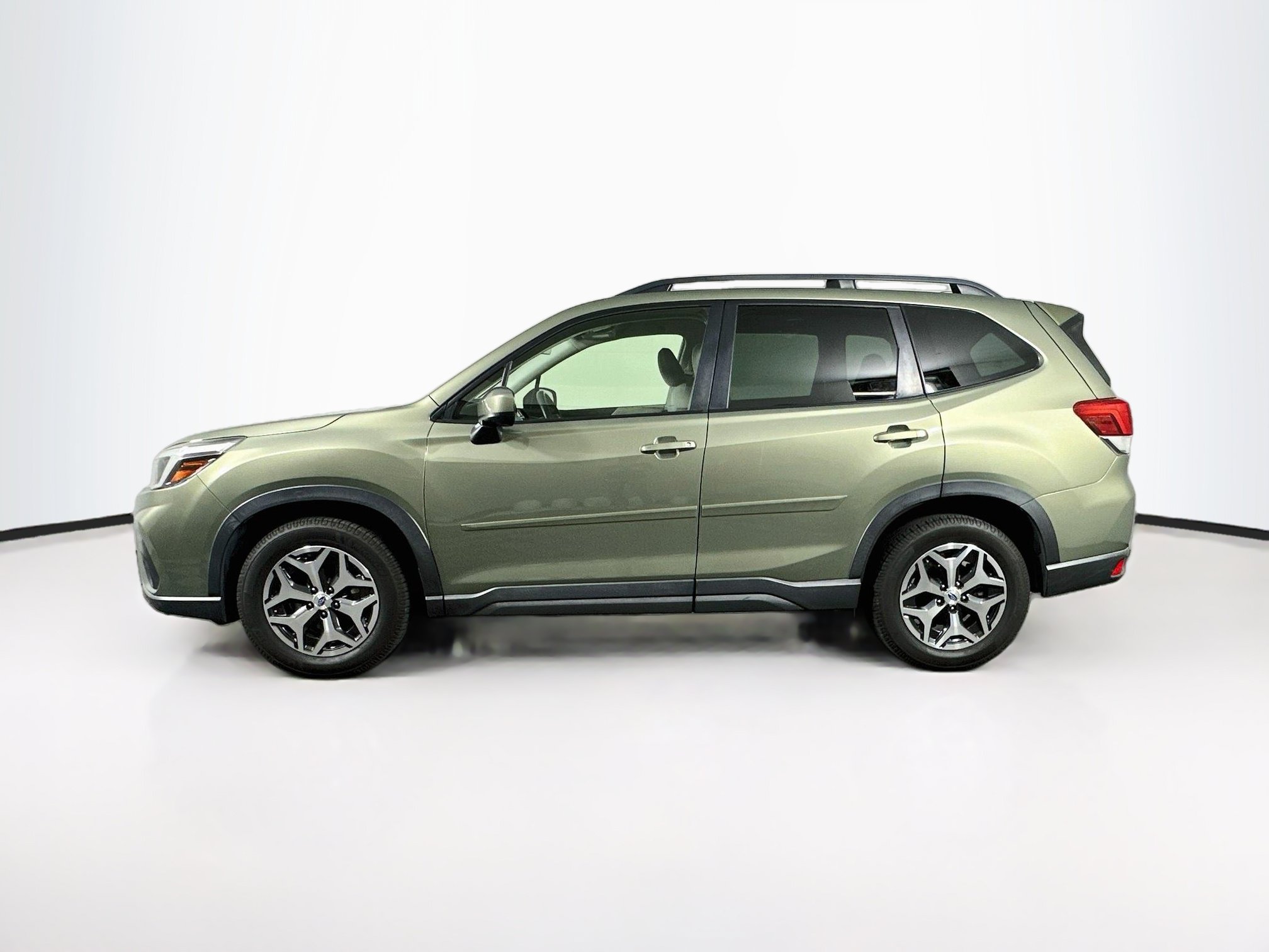 Used 2019 Subaru Forester Premium AWD/4WD image 4