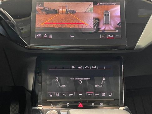 Used 2019 Audi e-tron Premium Plus AWD/4WD image 31