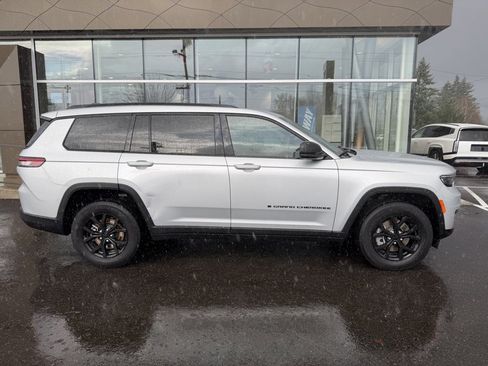 Used 2024 Jeep Grand Cherokee L Laredo image 8