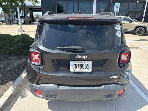 Used 2015 Jeep Renegade Latitude FWD image 6