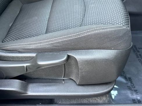 Used 2022 GMC Terrain SLE image 23