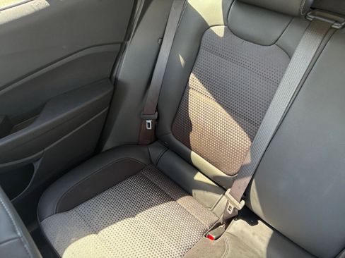 Used 2025 Chevrolet Trax LT FWD image 38