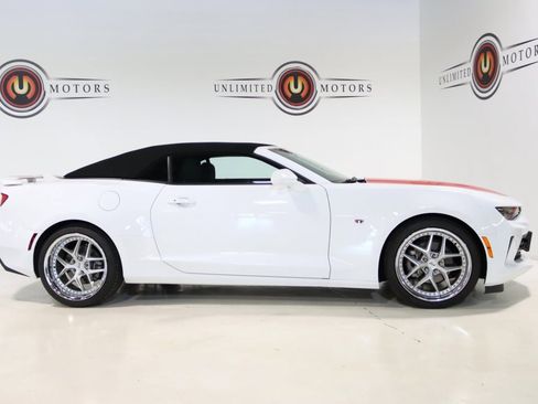 Used 2018 Chevrolet Camaro LT w/ RS Package image 10