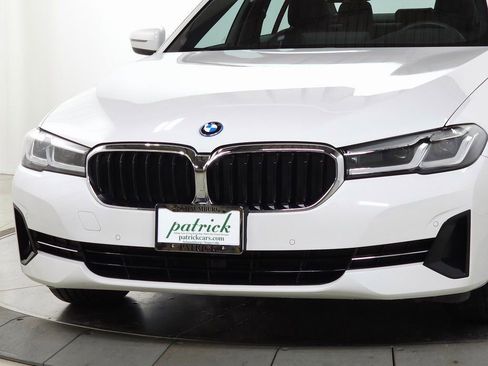 Used 2023 BMW 530e xDrive w/ Premium Package image 3