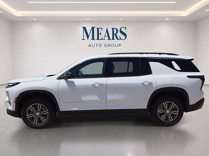 Used 2024 Chevrolet Traverse LT